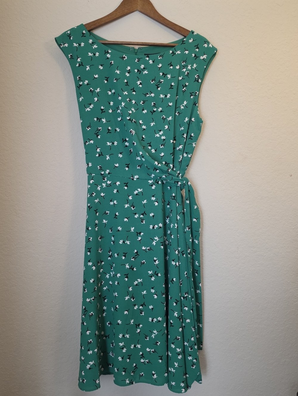 Tahari Arthur S‎ Levine Midi Dress 14 Green Black White Daisy Floral Wrap Around